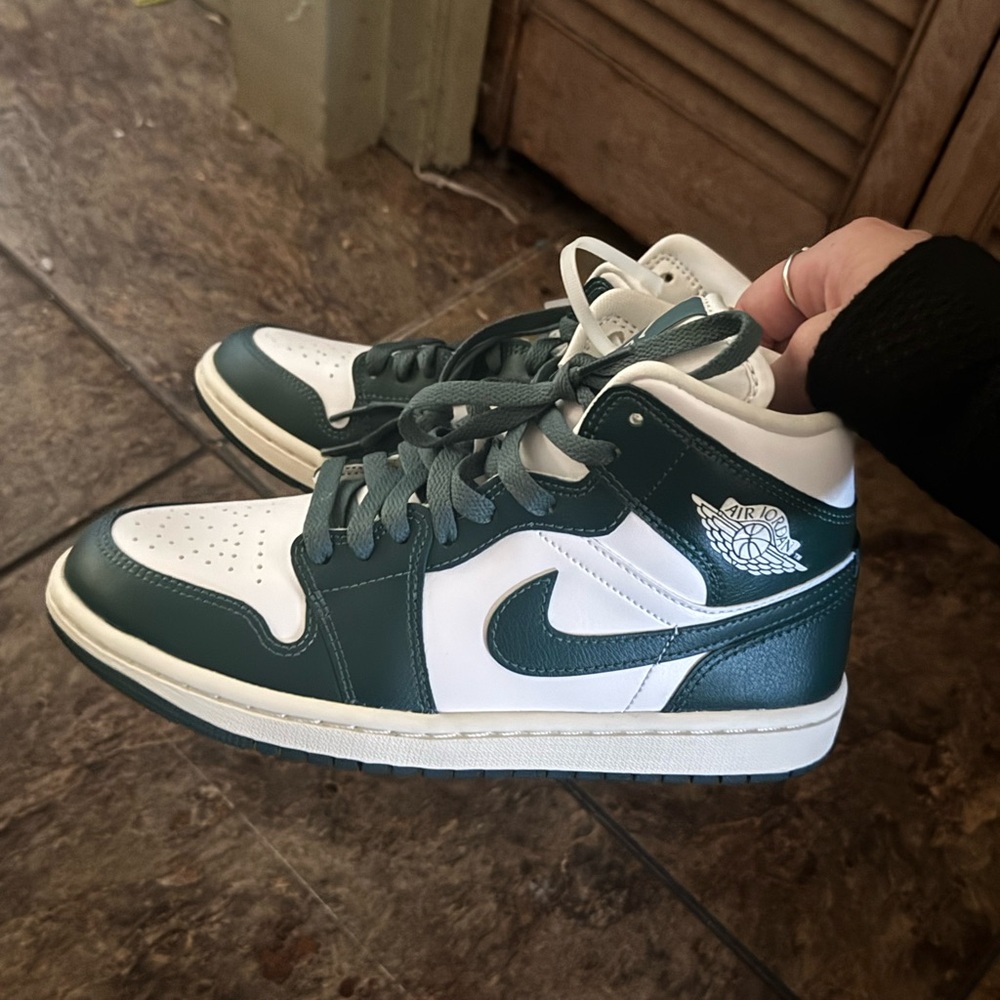 Nike Air Jordan Retro 1 Mid